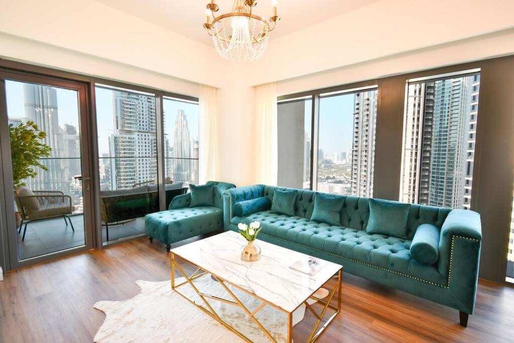 Апартаменти Burj Roayle-magical Burj & Fountain Sky Views 3+ 1 Bedroom